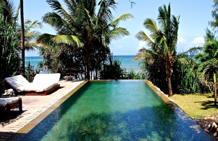 THE BEACH VILLA 