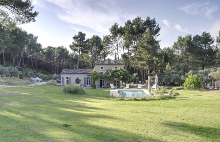 THE Villa MasCADENIERES 